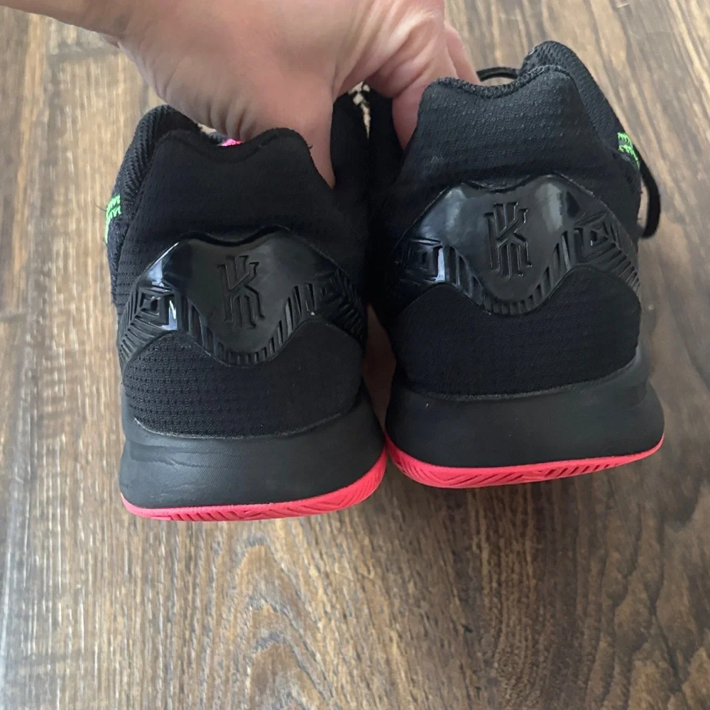 Basketball shoes - Picture 4 of 10